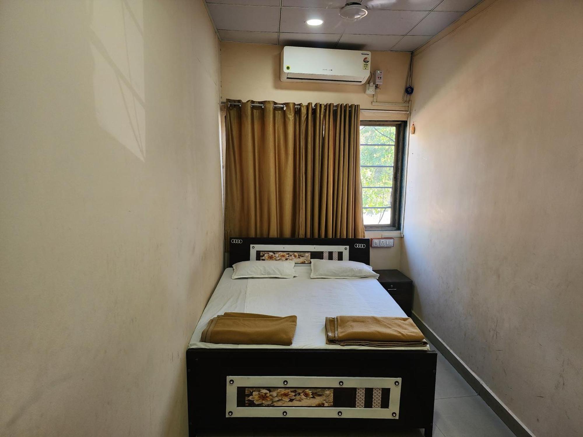 Hotel Diamond Ac Dormitory And Guest House Сурат Экстерьер фото