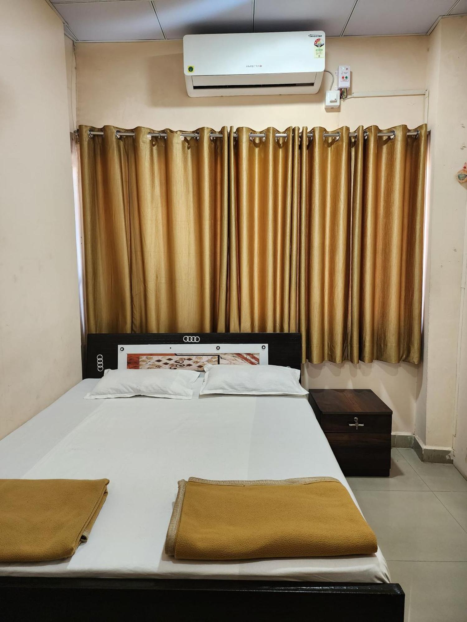 Hotel Diamond Ac Dormitory And Guest House Сурат Экстерьер фото