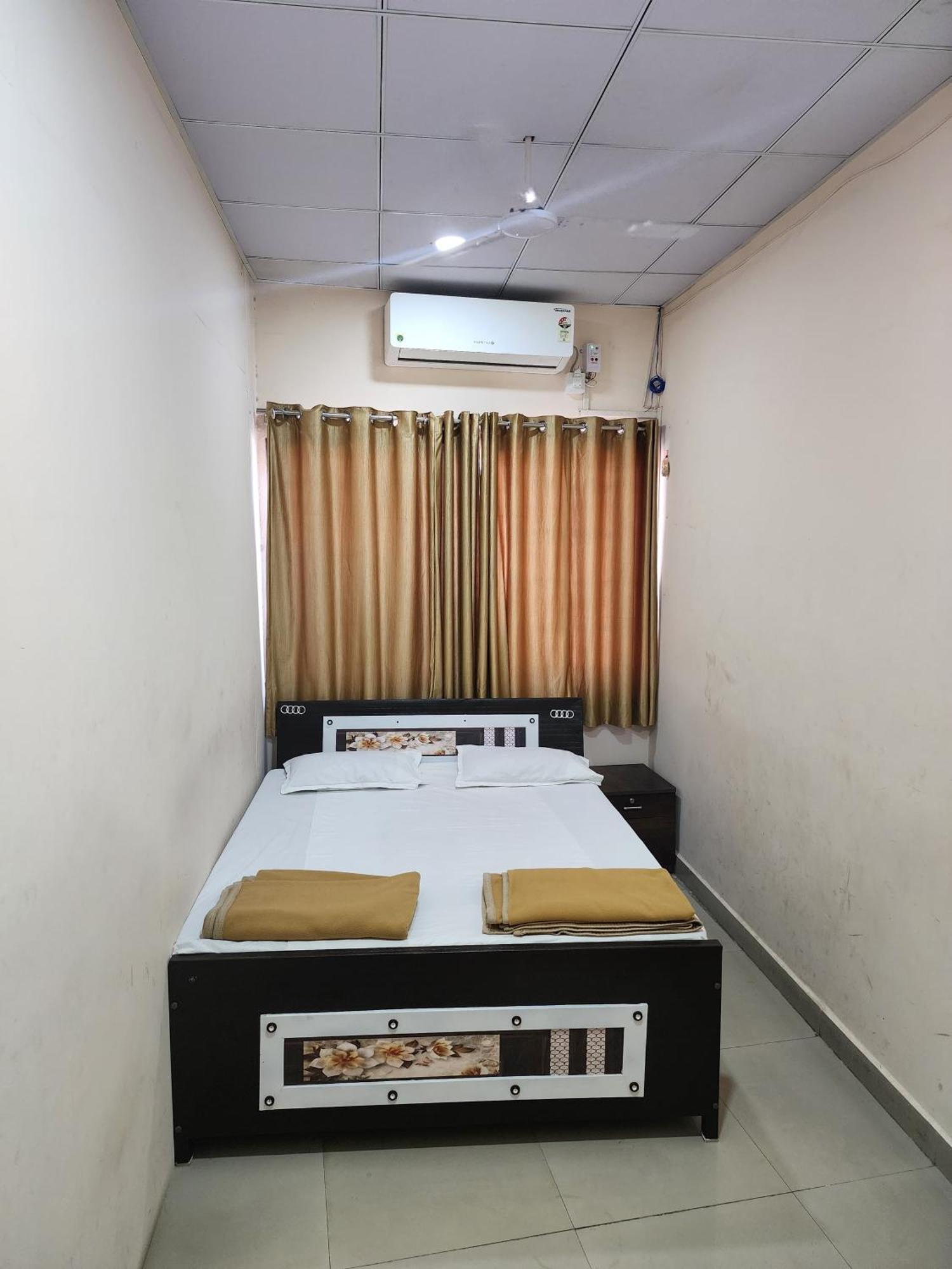 Hotel Diamond Ac Dormitory And Guest House Сурат Экстерьер фото