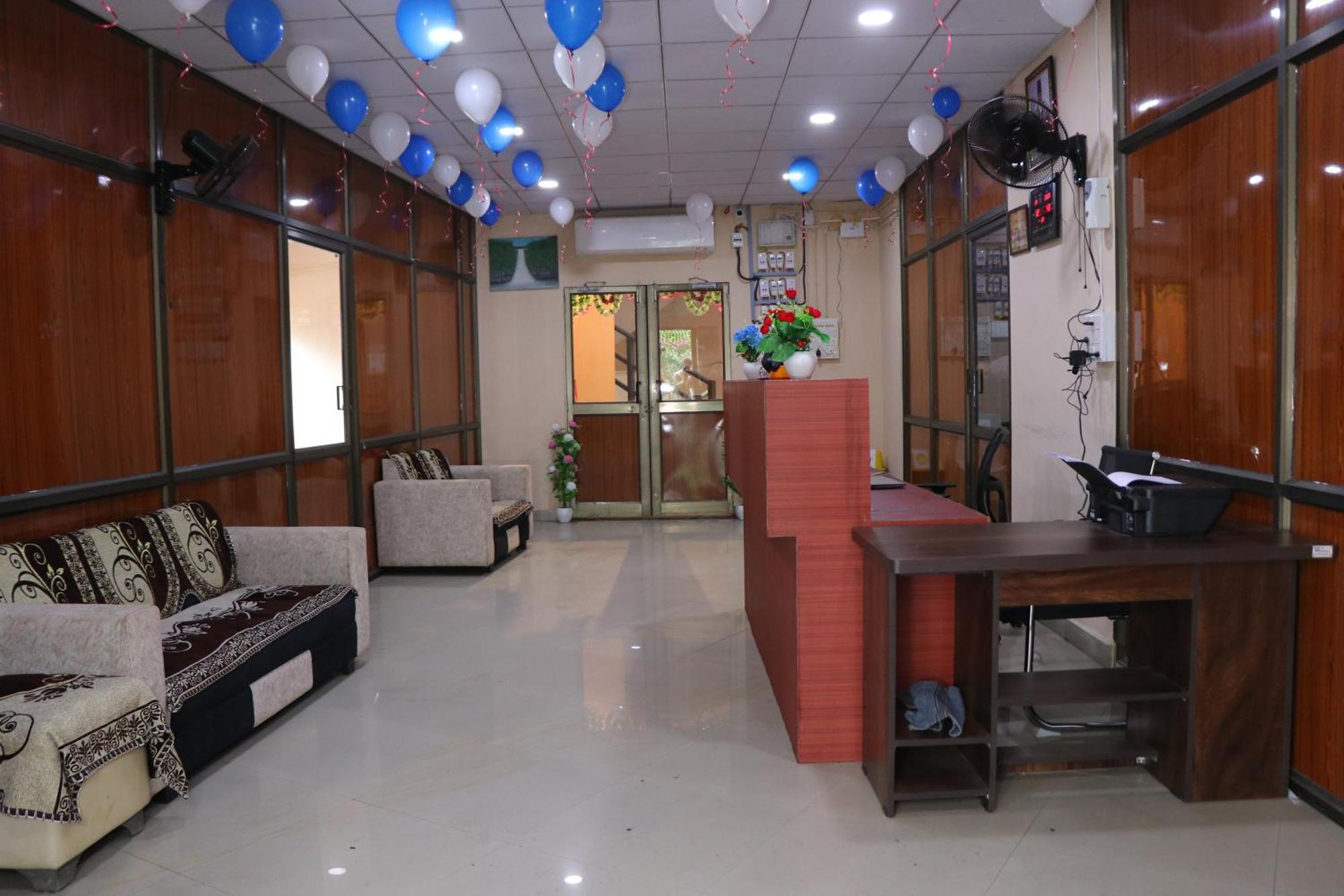 Hotel Diamond Ac Dormitory And Guest House Сурат Экстерьер фото